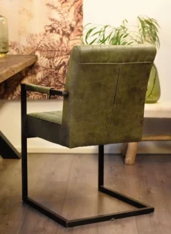 HUUS Eetkamerstoelen*Eetkamerstoel België met arml. – €179,- p.s (per 2 stuks)