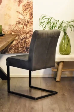 HUUS Eetkamerstoelen*Eetkamerstoel België met arml. – €179,- p.s (per 2 stuks)